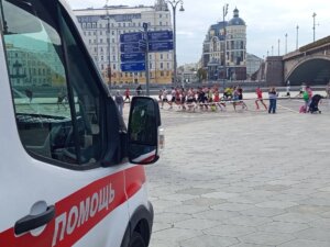 Дежурство скорой помощи на марафоне «СберПрайм Московский Марафон» в Москве